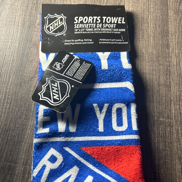 NHL NWT New York Rangers Sports Towel with Grommet & Hook Color Blue/Red/White - Picture 1 of 4